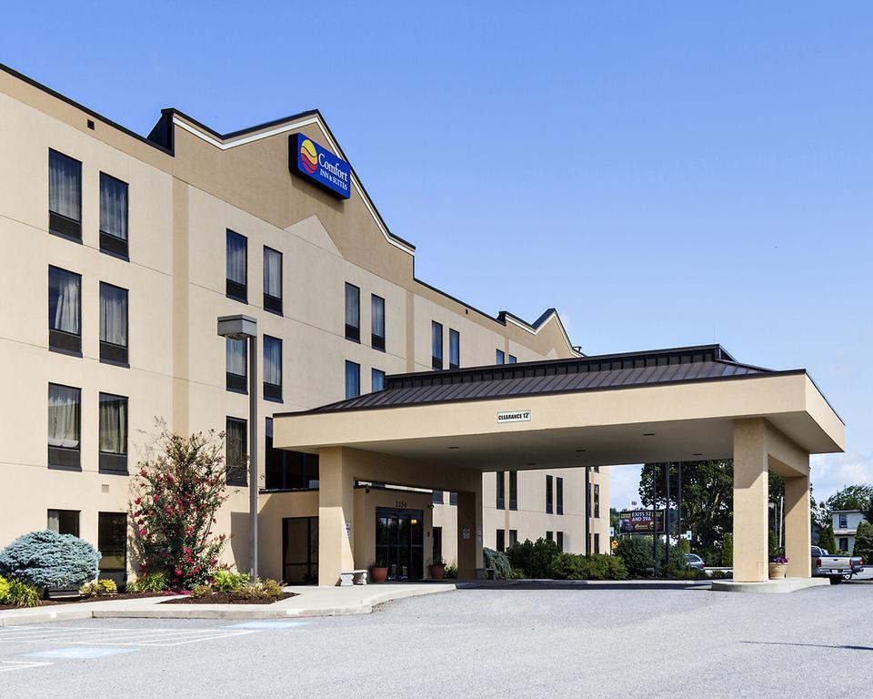 Comfort Inn & Suites York Exterior photo