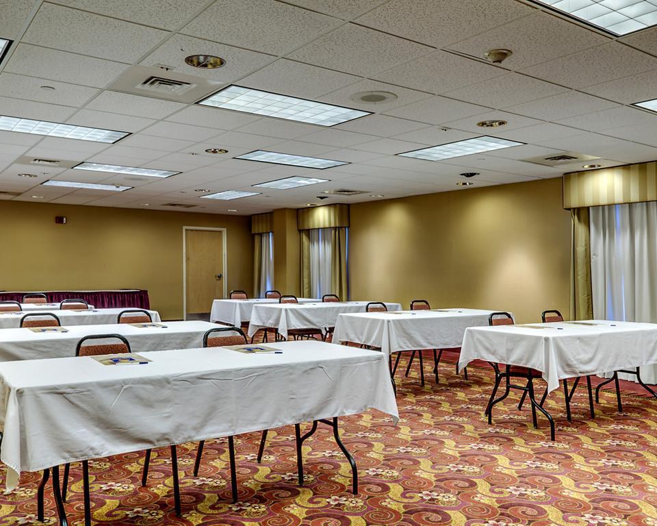 Comfort Inn & Suites York Exterior photo