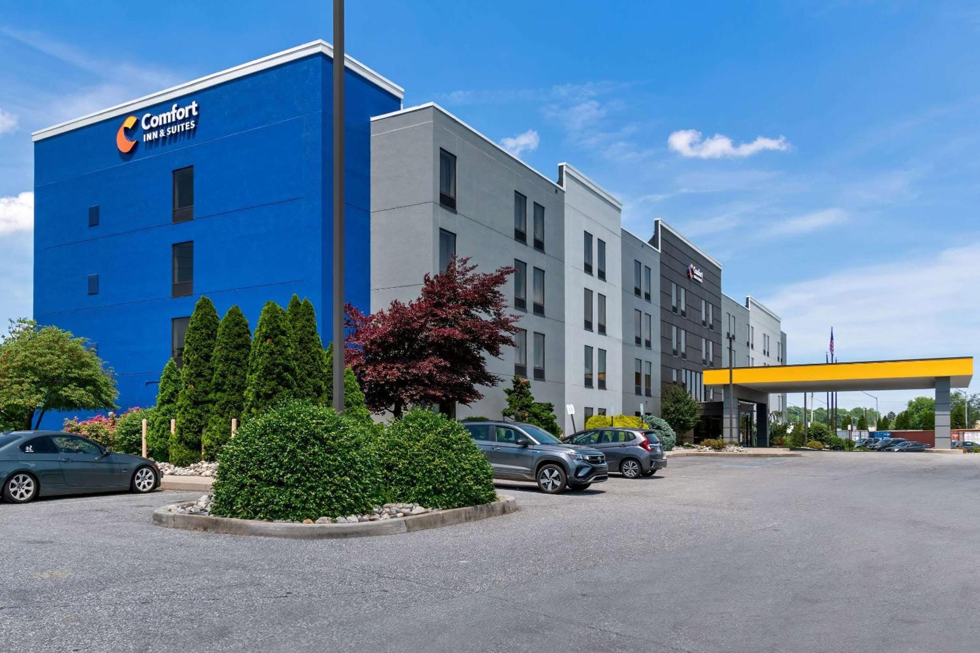 Comfort Inn & Suites York Exterior photo