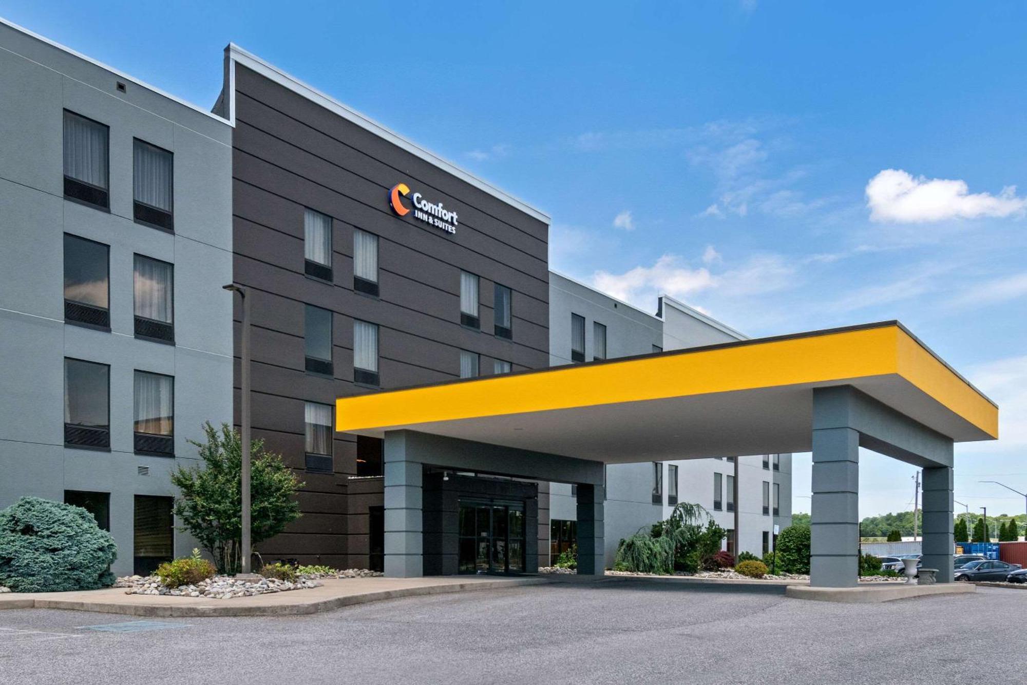 Comfort Inn & Suites York Exterior photo