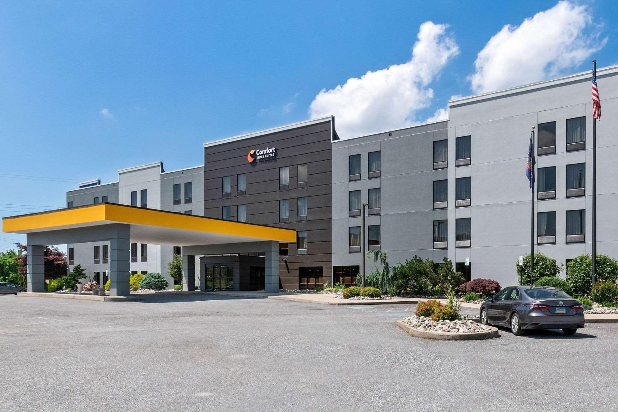 Comfort Inn & Suites York Exterior photo