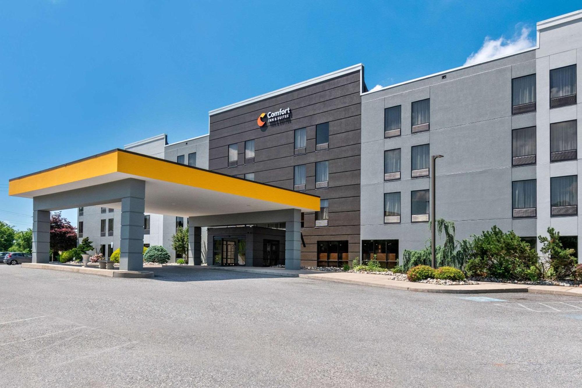 Comfort Inn & Suites York Exterior photo