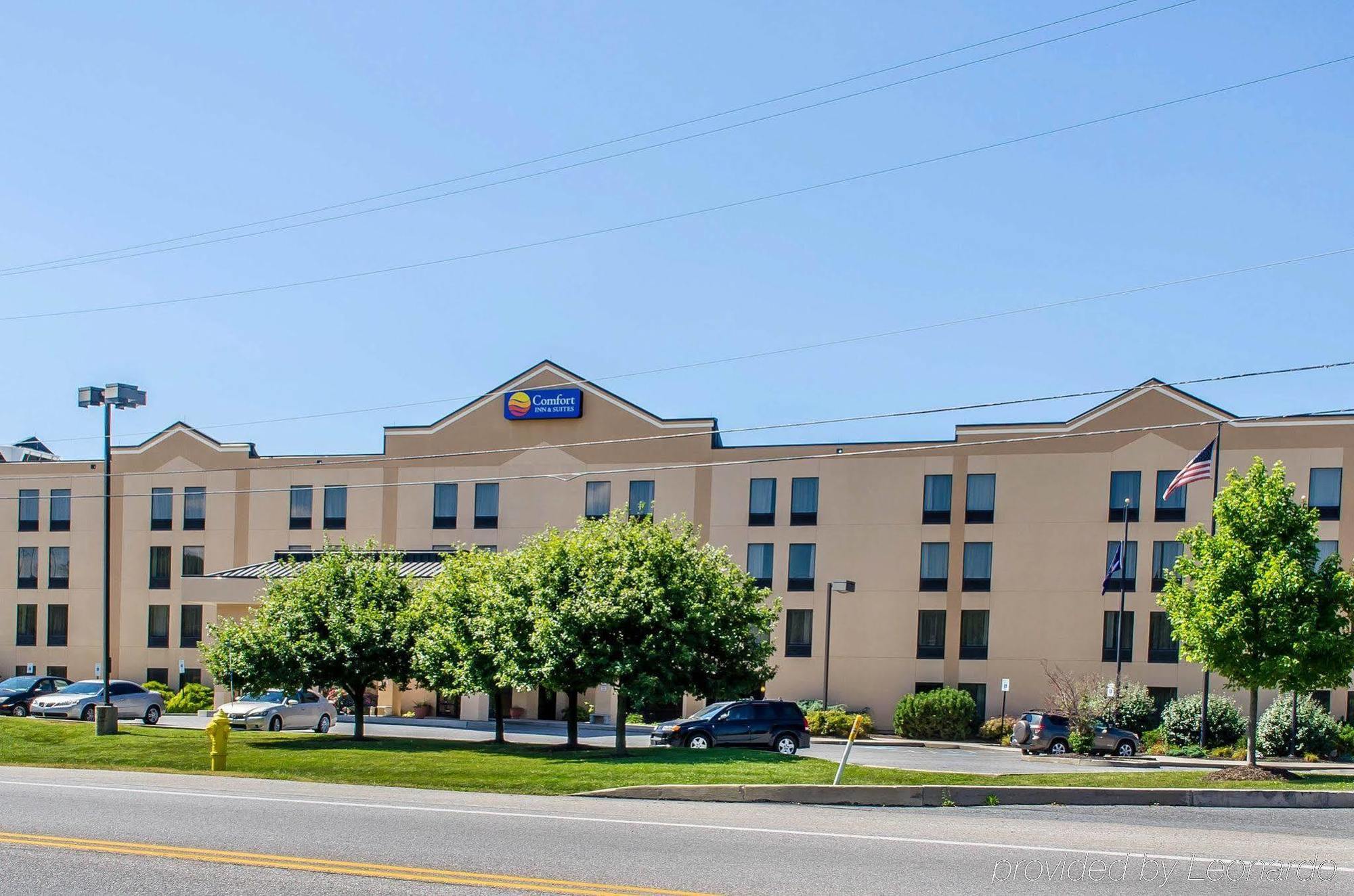 Comfort Inn & Suites York Exterior photo