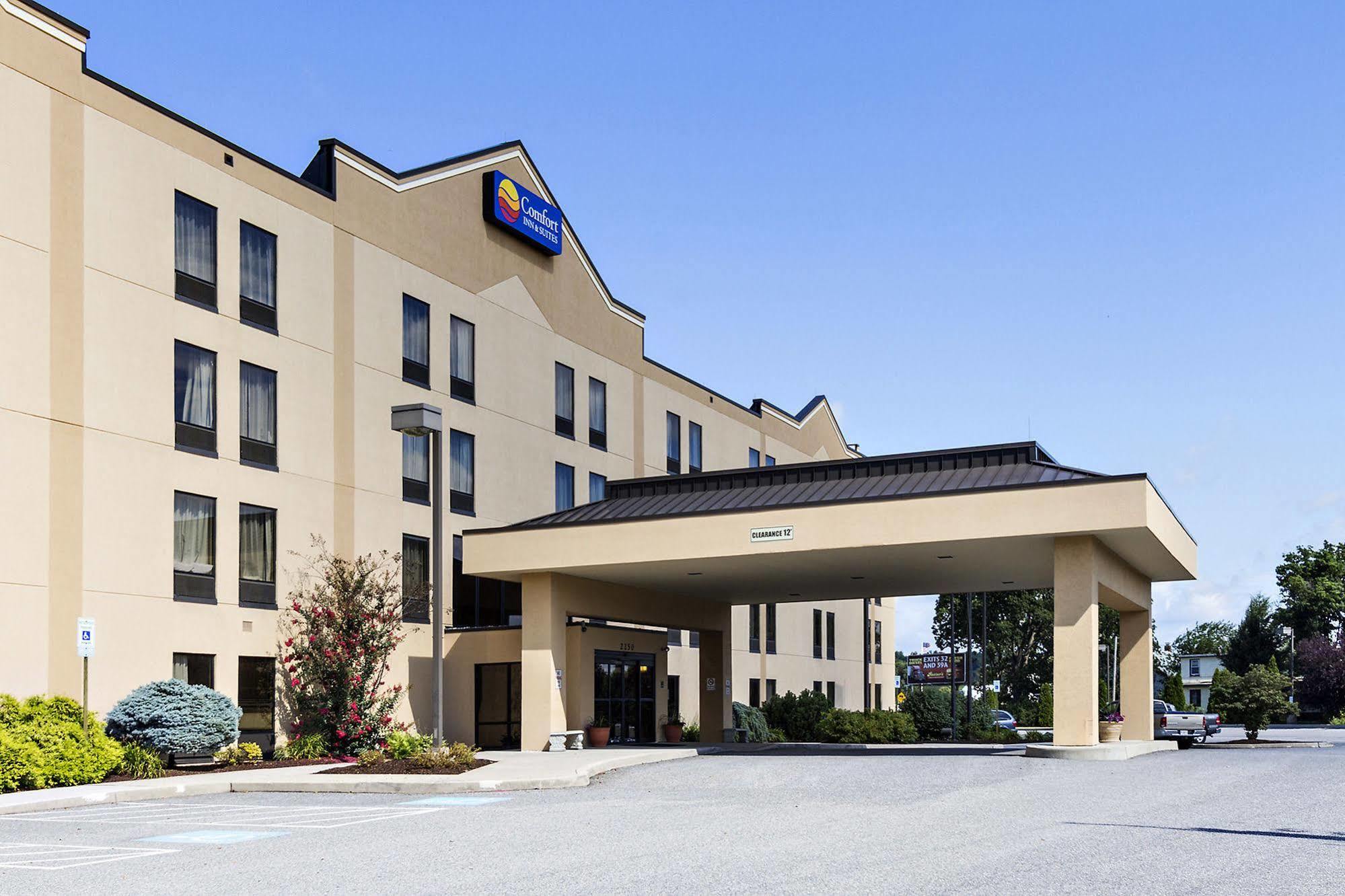 Comfort Inn & Suites York Exterior photo